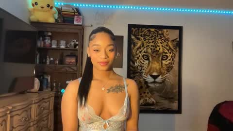 lunaa_11 online show from January 2025 05:27:01 AM