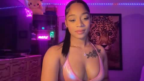 Snapshot of lunaa_11 chatting on April 2026 05:25:01 AM lunaa_11 online show from April 2026 05:25:01 AM