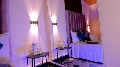 lunaa_moonn online show from May 2026 07:23:02 PM