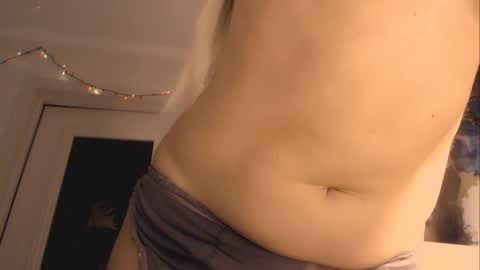 lunaafox online show from December 2024 04:25:01 PM