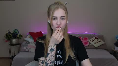 Snapshot of lunabelli chatting on April 2026 07:11:02 PM LunaBelli online show from April 2026 07:11:02 PM