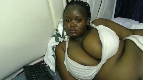 lunabloom01 online show from December 2025 10:23:02 AM