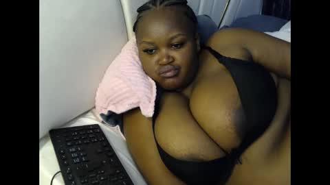 lunabloom01 online show from February 2026 10:27:01 PM