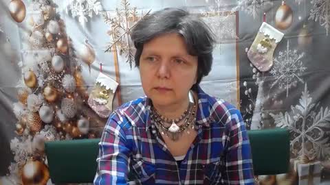 Snapshot of lunadobra chatting on December 2025 12:00:01 PM LunaDobra online show from December 2025 12:00:01 PM