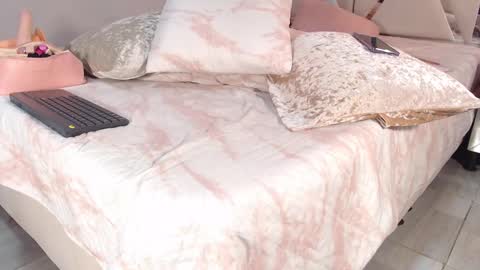 Snapshot of lunaflorez_ chatting on December 2024 07:31:02 PM LUNA online show from December 2024 07:31:02 PM