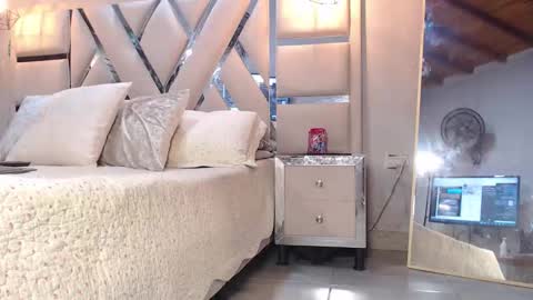 Snapshot of lunaflorez_ chatting on October 2025 03:14:01 AM LUNA online show from October 2025 03:14:01 AM