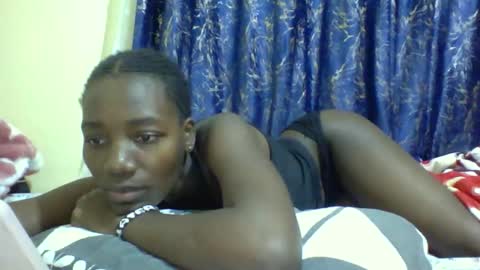 lunah_kitty online show from April 2026 08:47:01 PM