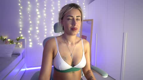 Snapshot of lunaink_ chatting on December 2024 04:58:02 AM Laura online show from December 2024 04:58:02 AM