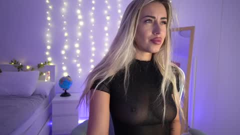 Snapshot of lunaink_ chatting on December 2024 05:53:02 AM Laura online show from December 2024 05:53:02 AM