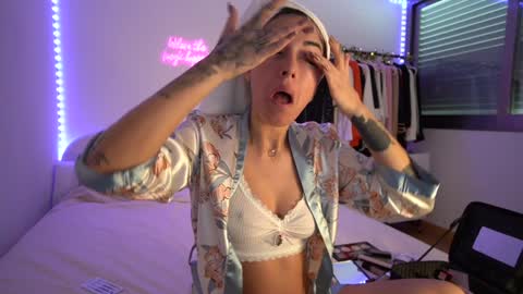 Snapshot of lunaink_ chatting on January 2025 10:21:02 AM Laura online show from January 2025 10:21:02 AM