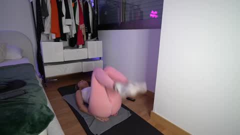 Snapshot of lunaink_ chatting on February 2025 04:09:02 AM Laura online show from February 2025 04:09:02 AM