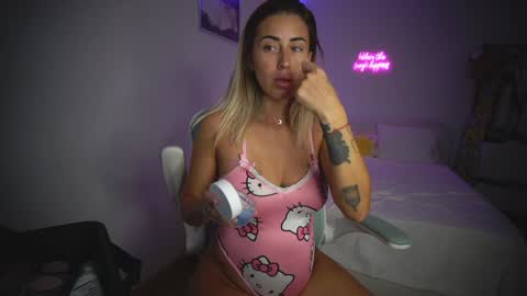 Snapshot of lunaink_ chatting on October 2025 08:24:02 AM Laura online show from October 2025 08:24:02 AM