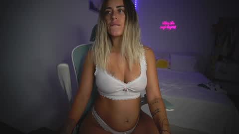 Snapshot of lunaink_ chatting on October 2025 10:08:02 PM Laura online show from October 2025 10:08:02 PM