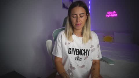 Snapshot of lunaink_ chatting on October 2025 03:14:02 PM Laura online show from October 2025 03:14:02 PM