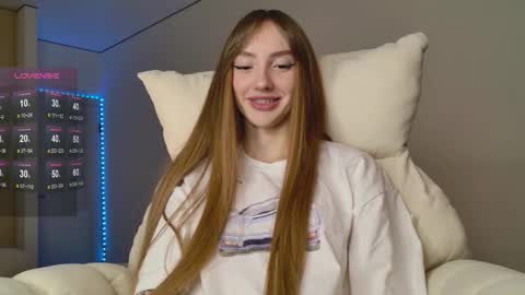 Luna online show from October 2025 11:49:02 PM