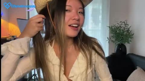 Luna online show from April 2026 01:34:02 AM