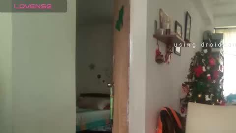 Snapshot of lunamoon_17 chatting on December 2024 04:17:01 PM LUNA online show from December 2024 04:17:01 PM