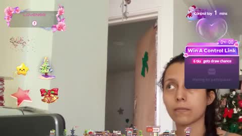 Snapshot of lunamoon_17 chatting on December 2024 06:05:02 PM LUNA online show from December 2024 06:05:02 PM