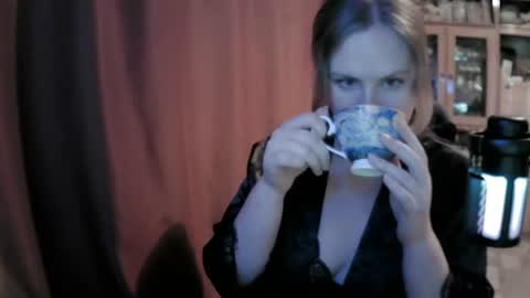 Snapshot of lunamystique_ chatting on June 2026 07:29:01 PM lunamystique_ online show from June 2026 07:29:01 PM
