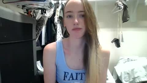 lunapixie2020 online show from February 2025 06:24:02 AM