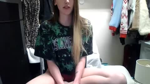 lunapixie2020 online show from March 2025 01:34:02 AM