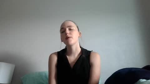 lunapixie2020 online show from April 2026 08:42:02 PM