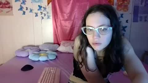 Snapshot of lunaquinn45 chatting on October 2025 03:29:02 PM lunaquinn45 online show from October 2025 03:29:02 PM