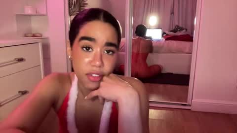 Luna online show from December 2025 11:55:02 PM