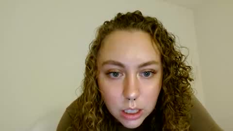 Snapshot of lunardaze chatting on May 2026 05:25:01 AM lunar daze online show from May 2026 05:25:01 AM