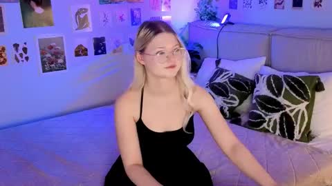 Snapshot of lunariafox chatting on April 2026 07:07:02 PM lunariafox online show from April 2026 07:07:02 PM