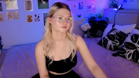 Snapshot of lunariafox chatting on April 2026 07:58:01 PM lunariafox online show from April 2026 07:58:01 PM