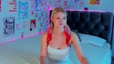 lunariafox online show from May 2026 02:36:02 PM