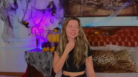 Snapshot of lunarishi chatting on November 2025 06:04:02 AM Luna Rishi online show from November 2025 06:04:02 AM