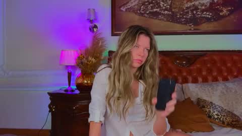 Snapshot of lunarishi chatting on November 2025 06:13:01 AM Luna Rishi online show from November 2025 06:13:01 AM