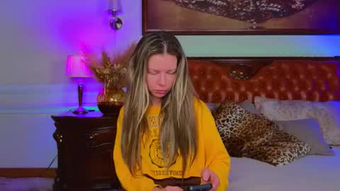 Snapshot of lunarishi chatting on December 2025 06:08:02 AM Luna Rishi online show from December 2025 06:08:02 AM