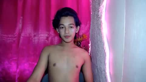 Snapshot of lunarmaxxx chatting on May 2026 07:01:01 PM max online show from May 2026 07:01:01 PM