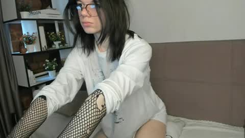 Snapshot of lunaroffset chatting on April 2026 06:22:02 AM Matthew online show from April 2026 06:22:02 AM