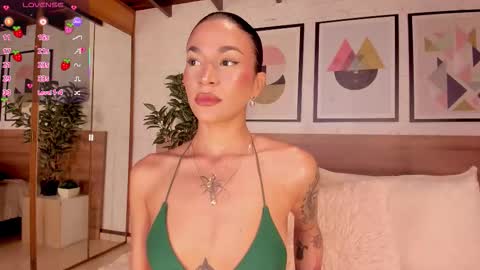 Snapshot of lunaruso chatting on February 2026 07:43:01 PM Luna Ruso online show from February 2026 07:43:01 PM