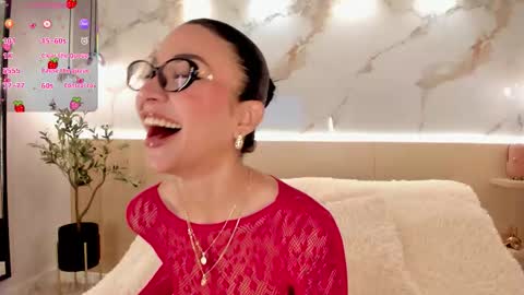 Snapshot of lunaruso chatting on March 2026 05:10:02 PM Luna Ruso online show from March 2026 05:10:02 PM