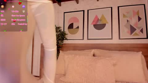 Snapshot of lunaruso chatting on April 2026 07:30:02 PM Luna Ruso online show from April 2026 07:30:02 PM