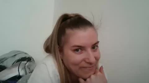 Snapshot of lunavee713522 chatting on April 2026 12:47:01 PM LunaVee online show from April 2026 12:47:01 PM