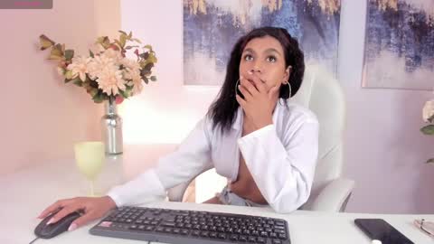 lunavelvet__ online show from April 2026 01:27:02 PM