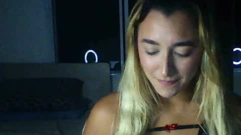 Snapshot of lunavelvvet chatting on July 2026 11:15:01 PM lunavelvvet online show from July 2026 11:15:01 PM