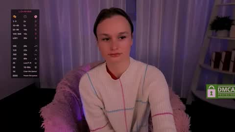 Luna online show from October 2025 10:05:01 PM