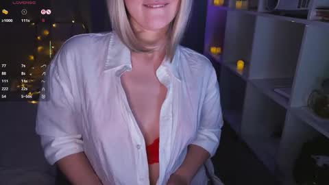 Snapshot of lunaxloverx chatting on November 2025 11:42:02 AM LunaXLoverx online show from November 2025 11:42:02 AM