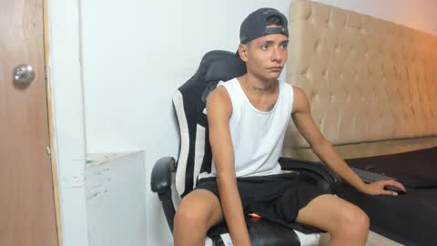 Snapshot of lunay_bigcock420 chatting on September 2025 01:22:01 AM lunay_bigcock420 online show from September 2025 01:22:01 AM