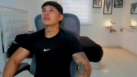 Snapshot of lunay_xtreemboy chatting on April 2026 02:40:01 PM Lunay online show from April 2026 02:40:01 PM