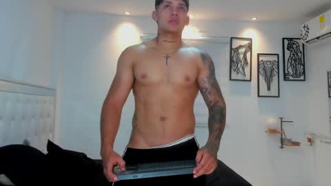 Snapshot of lunay_xtreemboy chatting on April 2026 10:25:02 PM Lunay online show from April 2026 10:25:02 PM