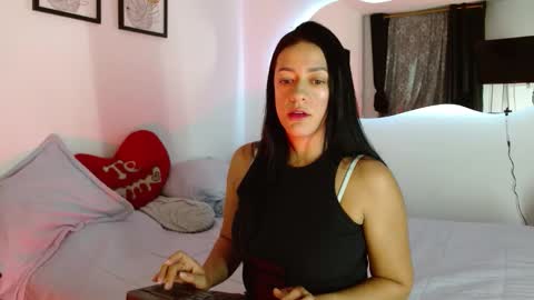 lunayois02 online show from February 2026 02:04:01 AM