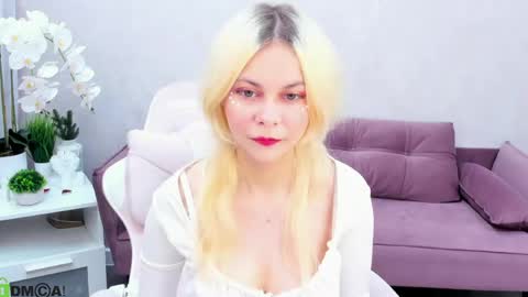 Snapshot of lune_fallenstar chatting on June 2026 02:23:02 AM Lune FallenStar online show from June 2026 02:23:02 AM